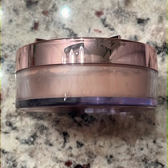 Jeffree Star Natural Luminous Setting Powder - Picture 5 of 7